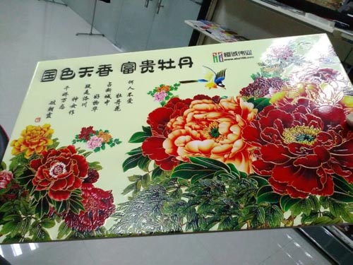 UV平板打印機(jī)如何控制成本提高生產(chǎn)？